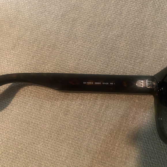 Givenchy Sunglasses  GV 7010/S 08690 🔥🔥🔥🔥🔥 - Picture 7 of 12